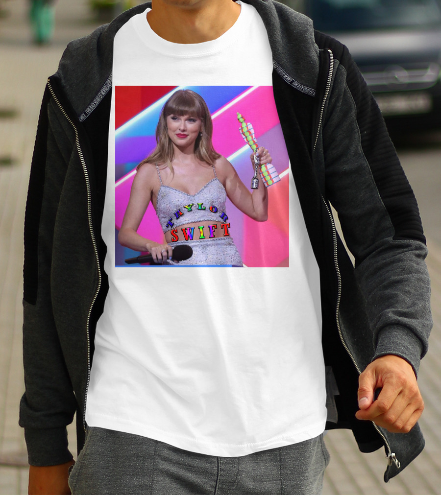 TAYLOR SWIFT BRIT AWARDS WINNING MOMENT T-Shirt