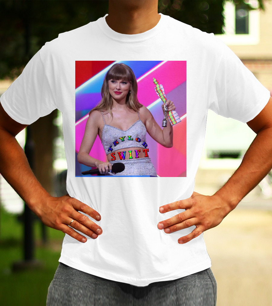 TAYLOR SWIFT BRIT AWARDS WINNING MOMENT T-Shirt