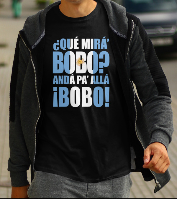 Que Mira Bobo Anda Pa Alla Bobo Argentina Flag Emblem T-Shirt