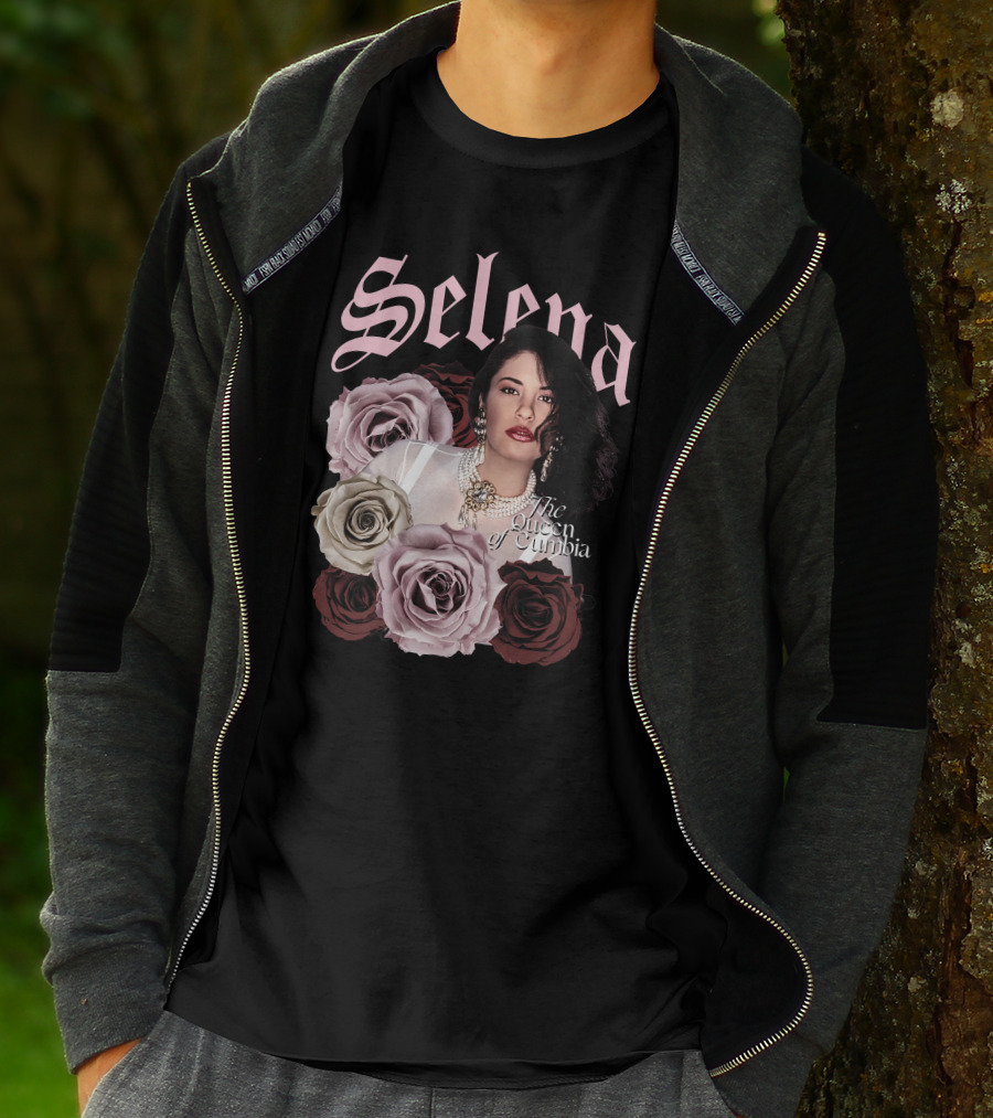Selena The Queen Of Cumbia Surrounded By Floral Roses T-Shirt