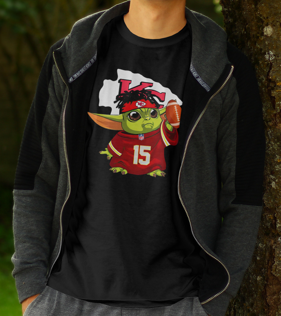 Star Wars Baby Yoda Mandalorian Kansas City Chiefs Patrick Mahomes 15 Merch T-Shirt
