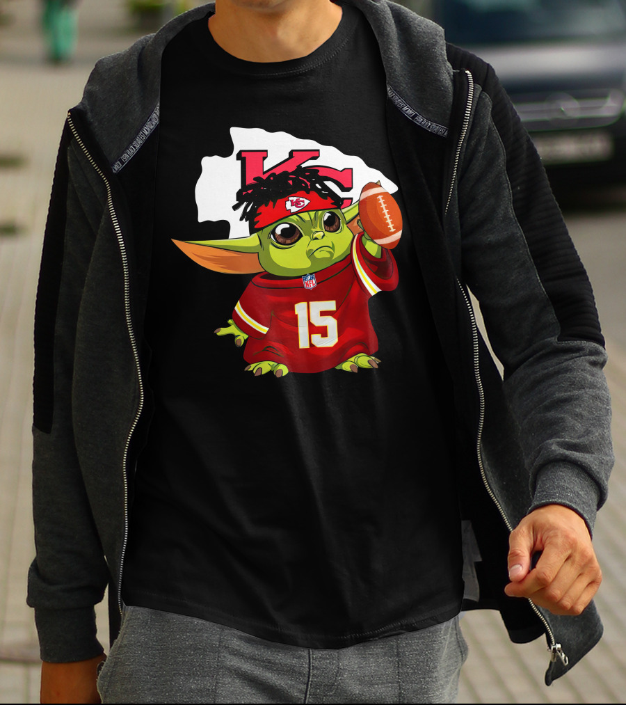 Star Wars Baby Yoda Mandalorian Kansas City Chiefs Patrick Mahomes 15 Merch T-Shirt