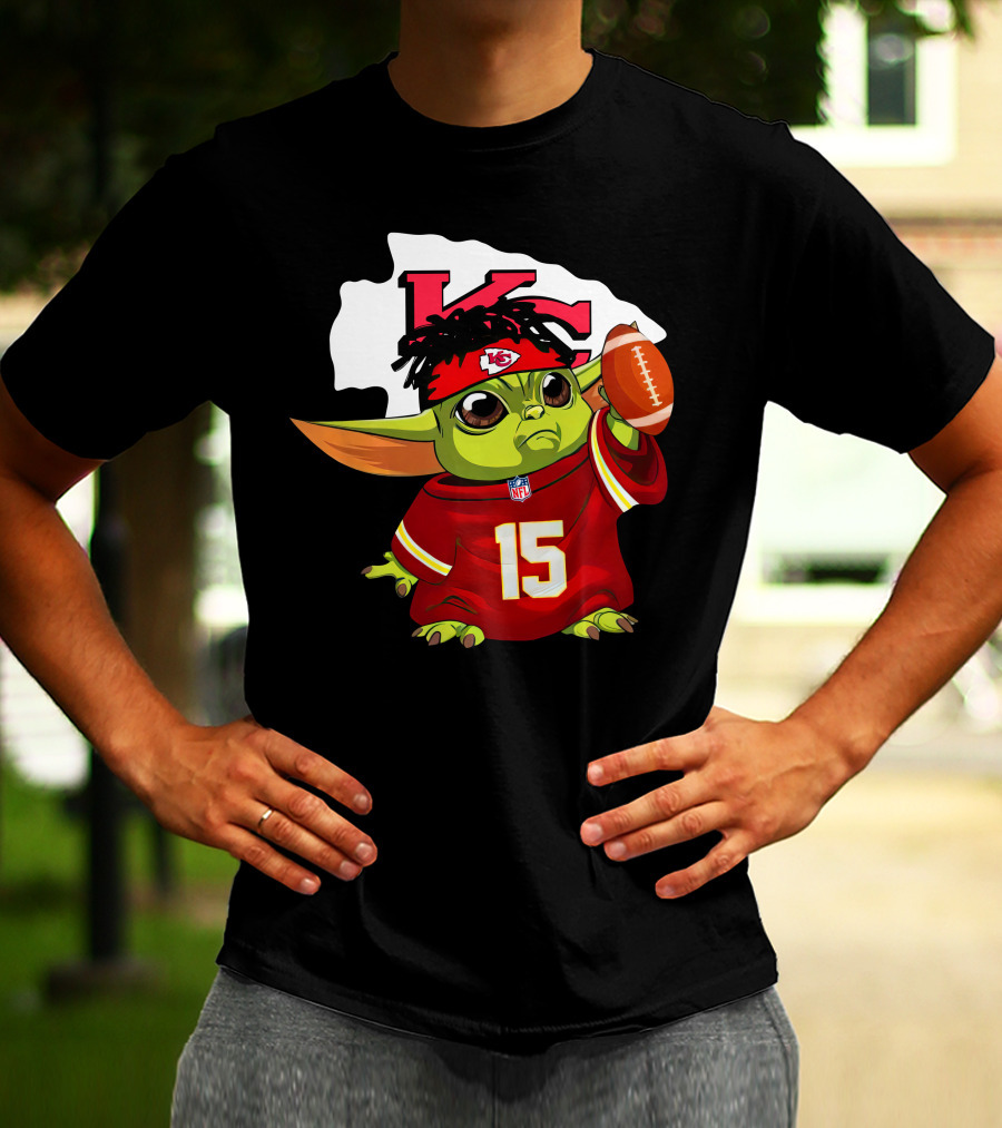 Star Wars Baby Yoda Mandalorian Kansas City Chiefs Patrick Mahomes 15 Merch T-Shirt