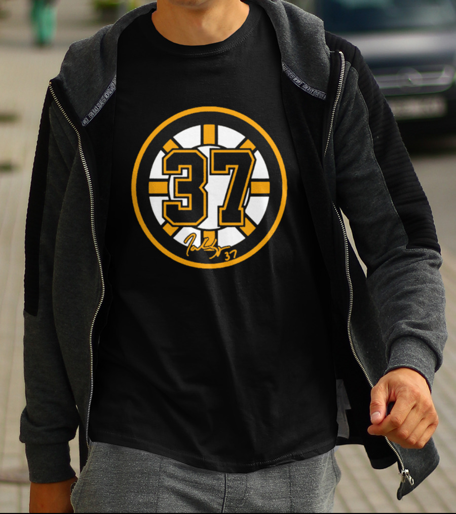 Bergeron 37 Boston Bruins Hockey Circular Emblem With Signature T-Shirt