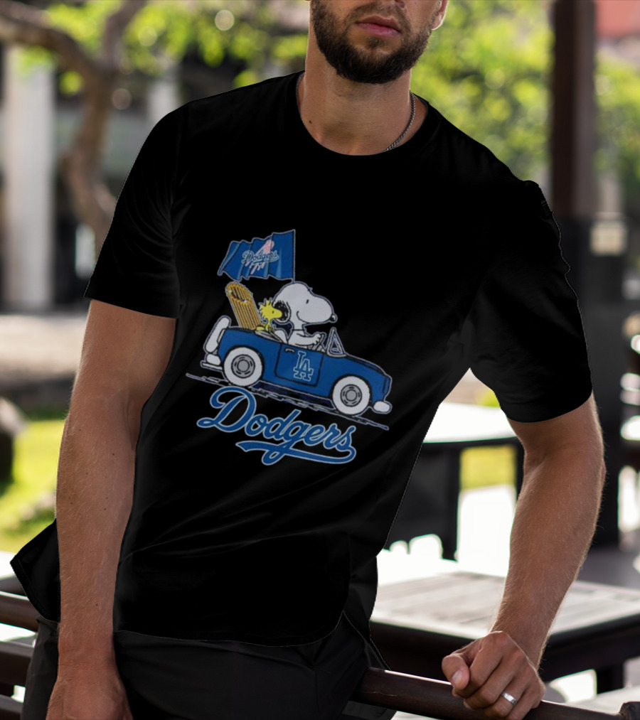 Snoopy And Woodstock Driving LA Dodgers Car With Flag T-Shirt