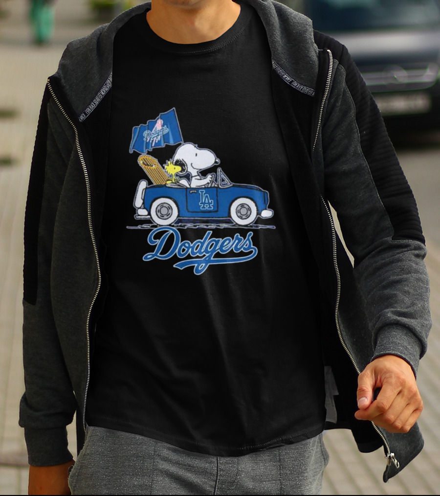 Snoopy And Woodstock Driving LA Dodgers Car With Flag T-Shirt