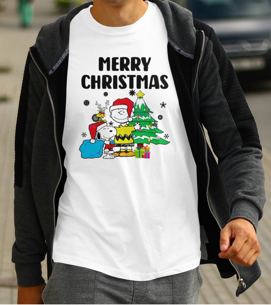 Charlie Snoopy Woodstock Merry Christmas Tree Santa Hats T-Shirt