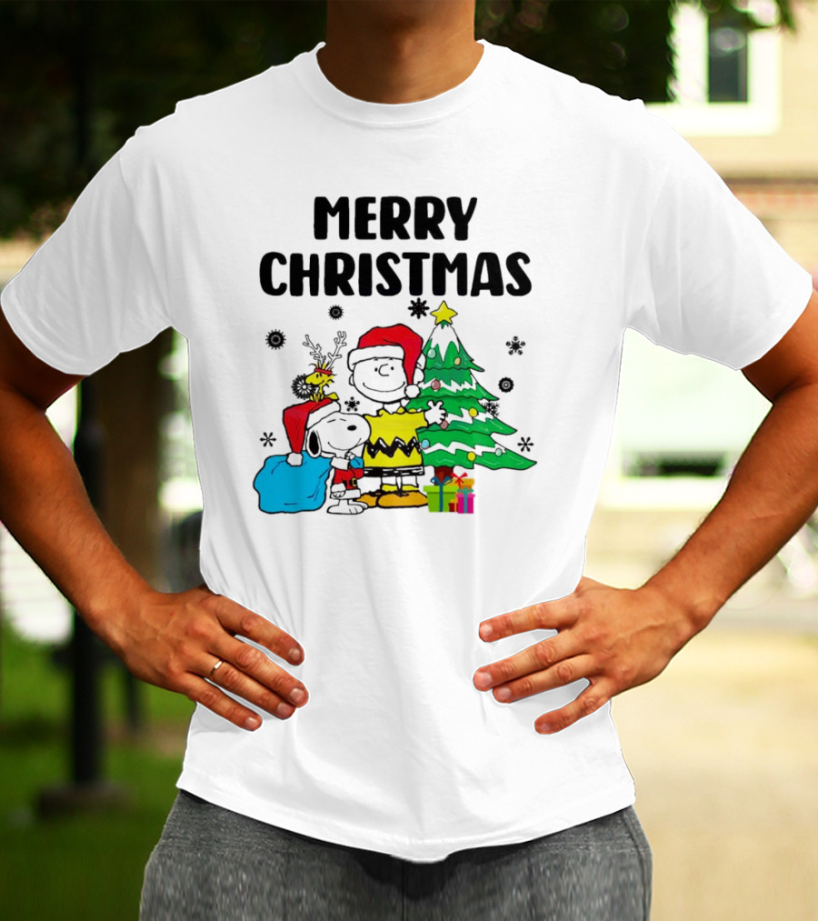 Charlie Snoopy Woodstock Merry Christmas Tree Santa Hats T-Shirt