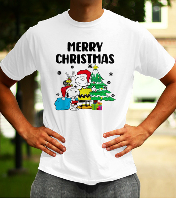 Charlie Snoopy Woodstock Merry Christmas Tree Santa Hats T-Shirt