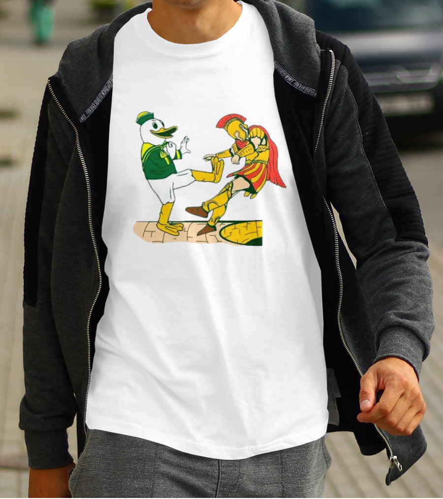 USC Trojans Versus Oregon Ducks Kick Scene T-Shirt