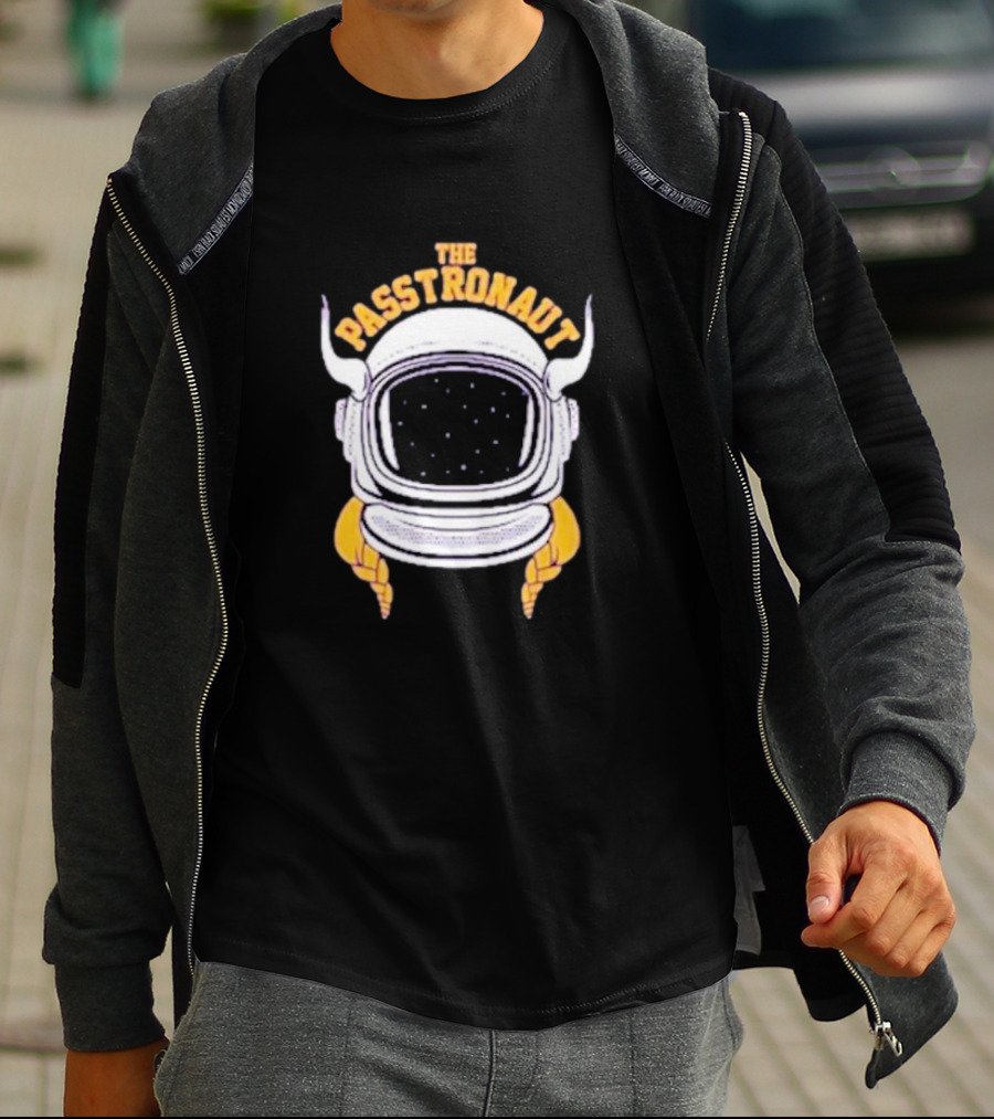 Minnesota Vikings The Passtronaut Astronaut Helmet With Viking Horns T-Shirt