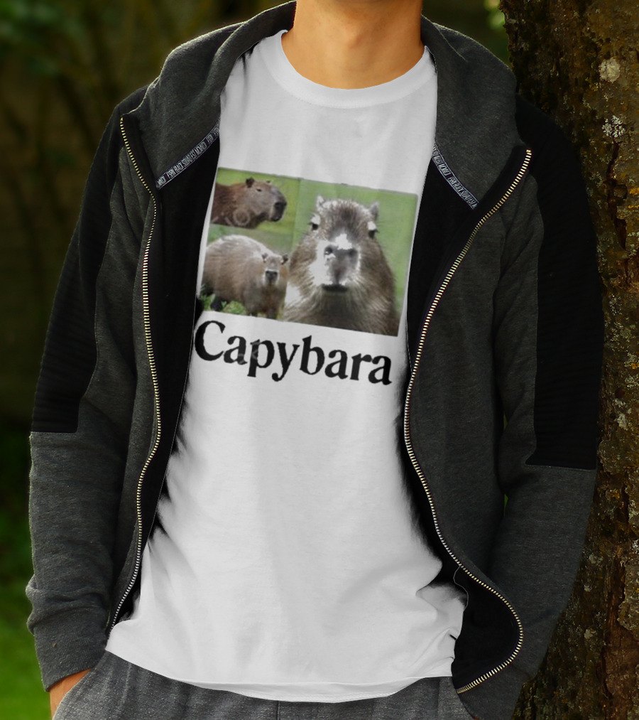 At The Moment Shop Capybara Trio Close-Up T-Shirt