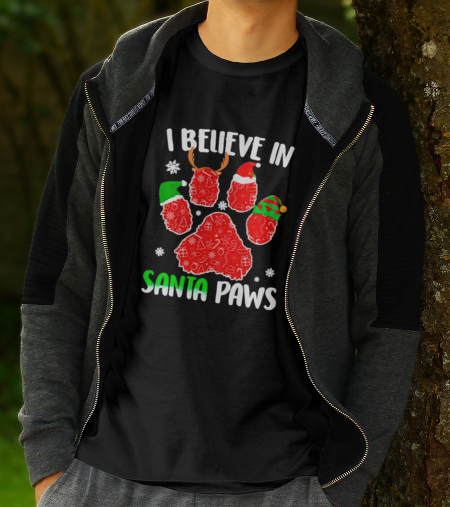 I Believe In Santa Paws With Festive Paw Prints And Hats T-Shirt