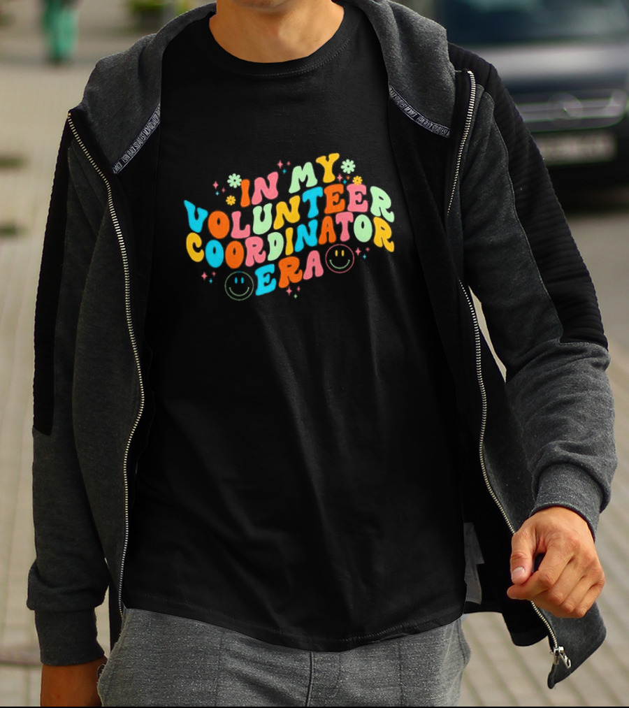 In My Volunteer Coordinator Era Retro Groovy Smiley Graphics T-Shirt