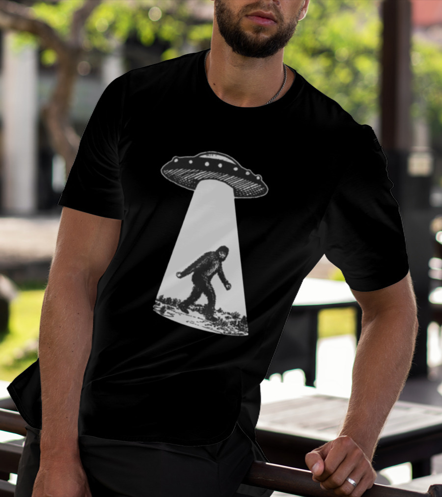 UFO Bigfoot Abduction Scene T-Shirt