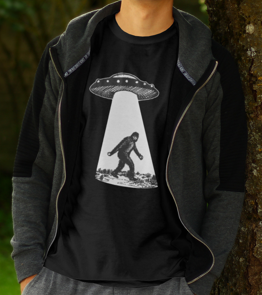 UFO Bigfoot Abduction Scene T-Shirt