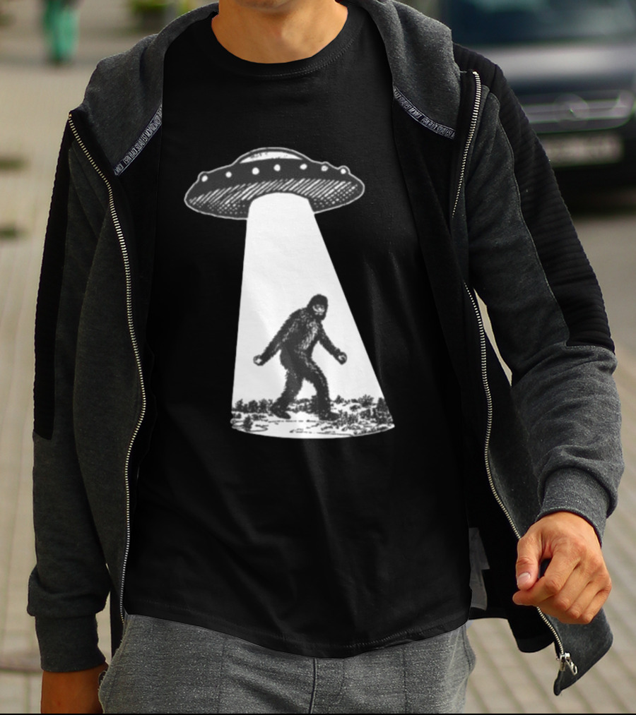 UFO Bigfoot Abduction Scene T-Shirt