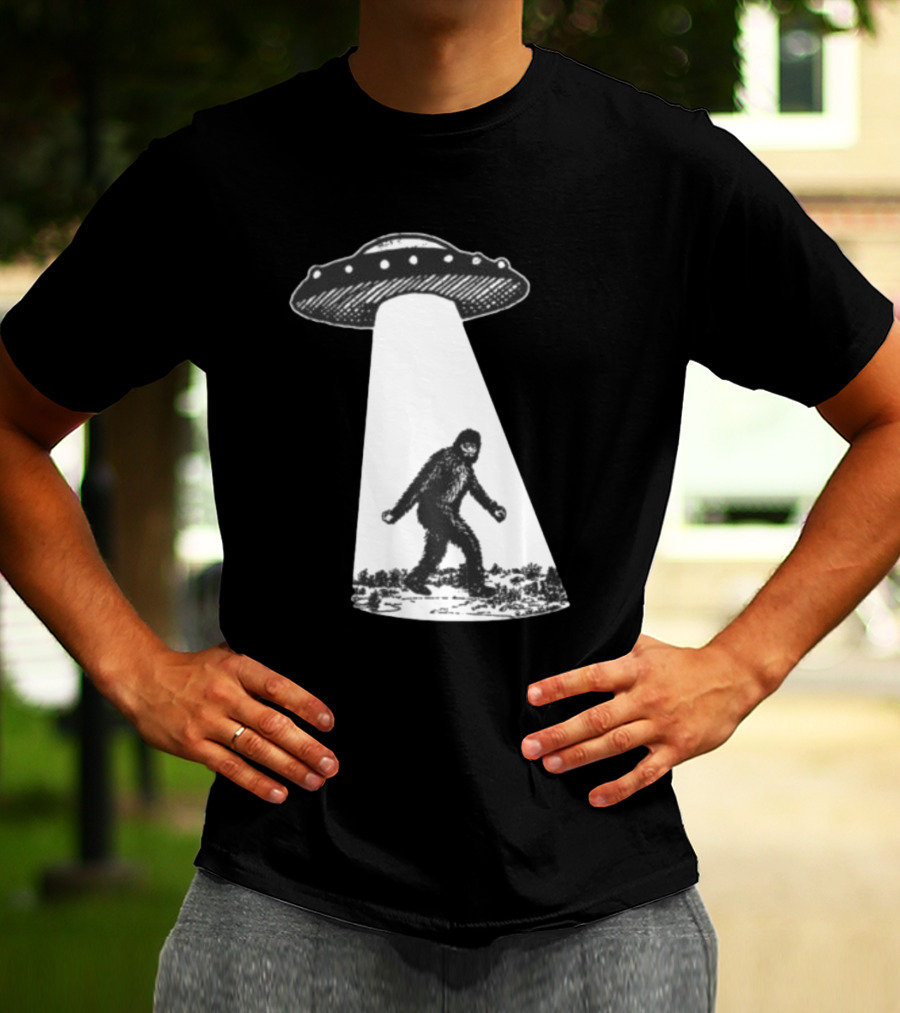 UFO Bigfoot Abduction Scene T-Shirt