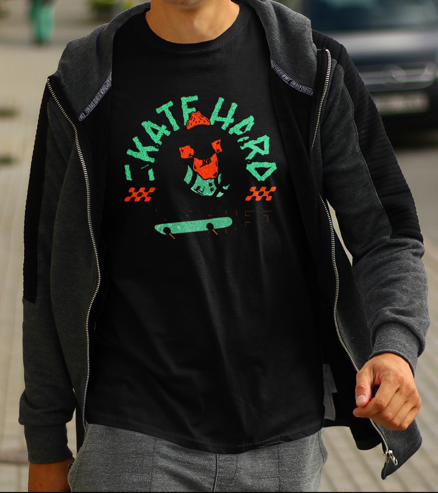 SKATE HARD LIVE FREE Skull Skateboard T-Shirt