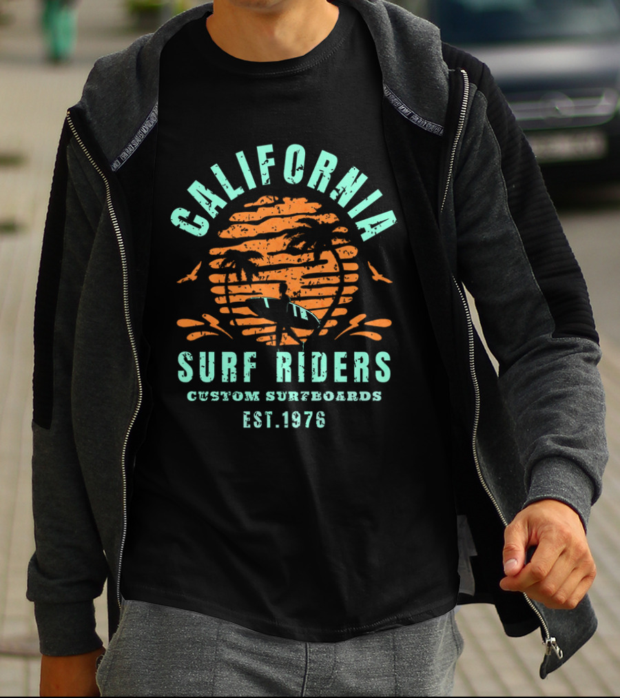 California Surf Riders Custom Surfboards Est. 1976 Vintage Beach Scene T-Shirt