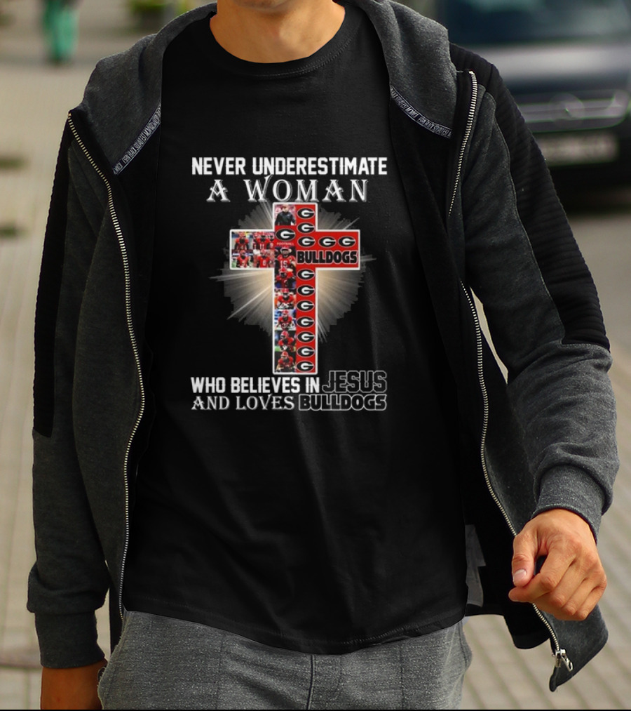 Never Underestimate A Woman Who Believes In Jesus And Loves Georgia Bulldogs T-Shirt