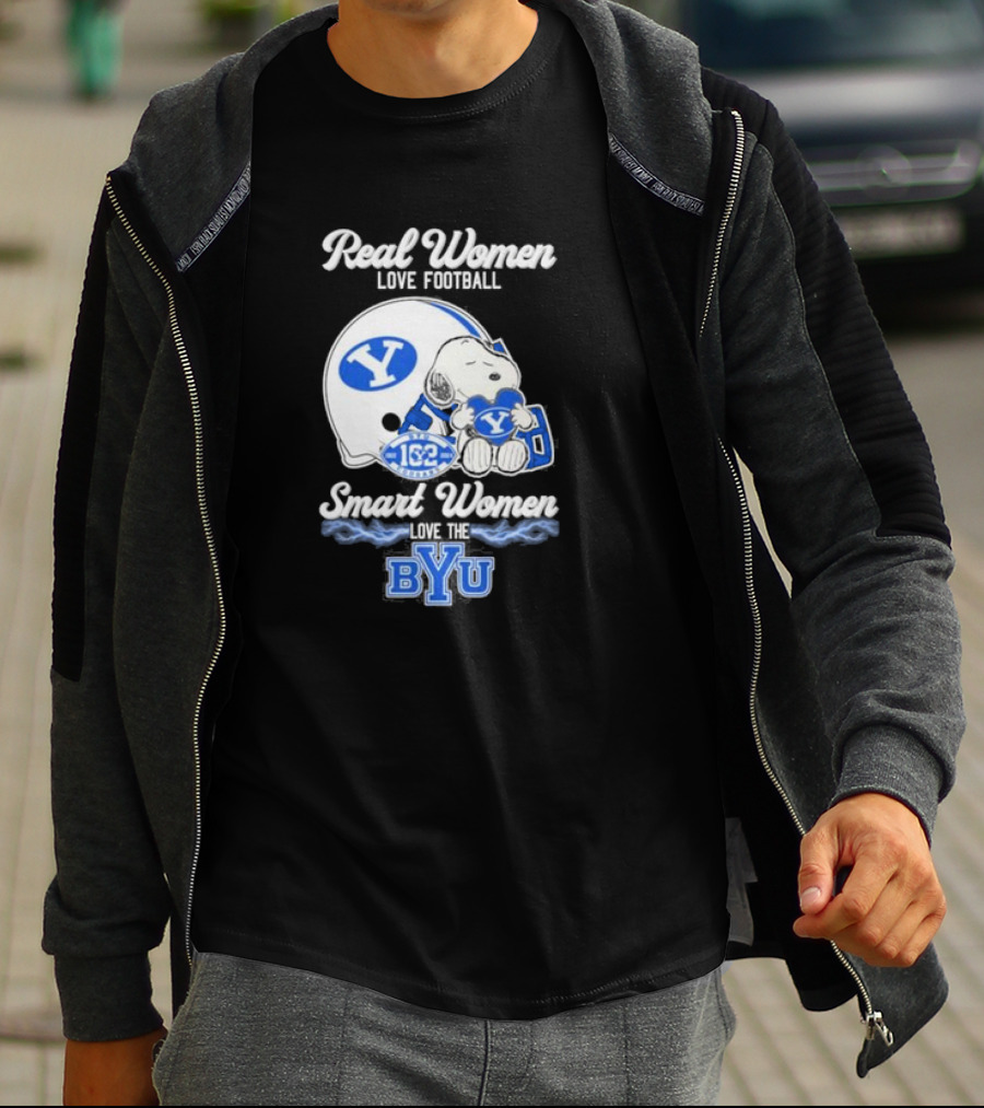 Real Women Love Football Smart Women Love The BYU Cougars Snoopy Helmet Fan 162 T-Shirt