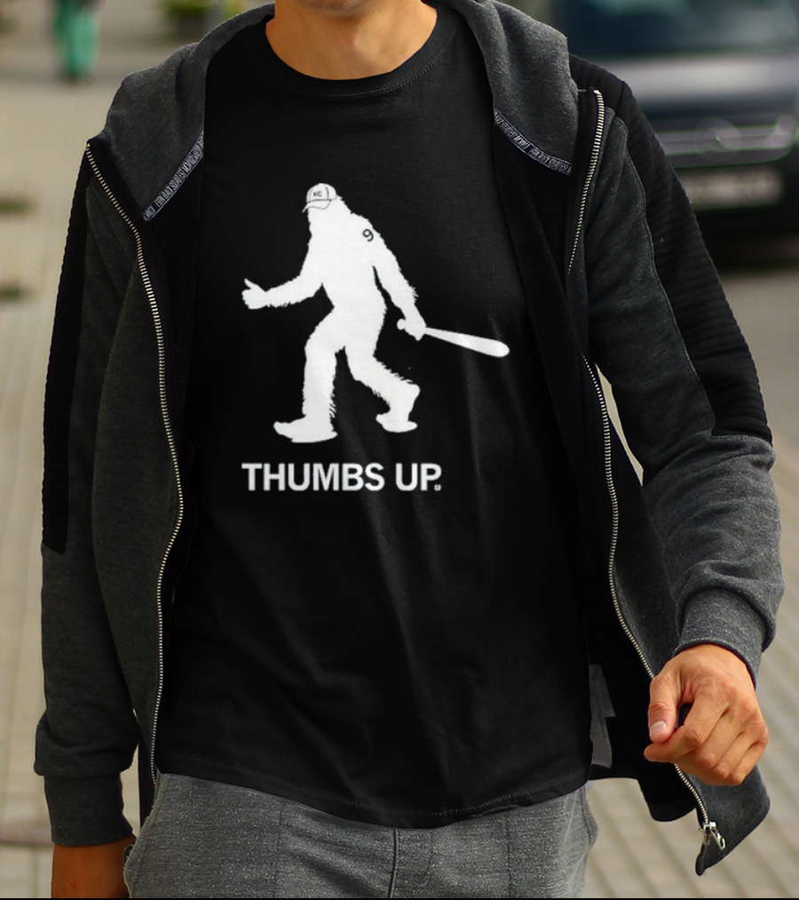 Thumbs Up Sasquatch KC Royals Baseball Bat номер 9 T-Shirt