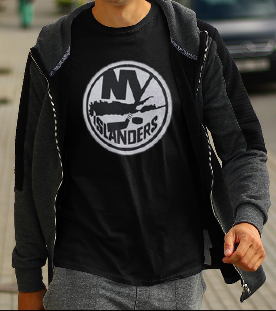 NY Islanders Made In Canada Vintage Hockey Emblem T-Shirt