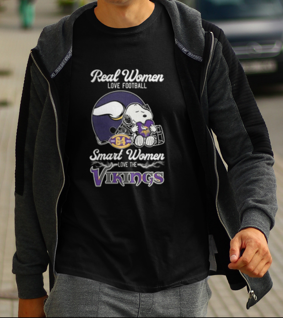 Snoopy Real Women Love Football Smart Women Love The Vikings T-Shirt