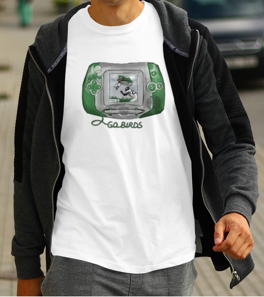 Dhwanisaraiya Go Birds Retro Handheld Console Green Classic Footballer Scene T-Shirt