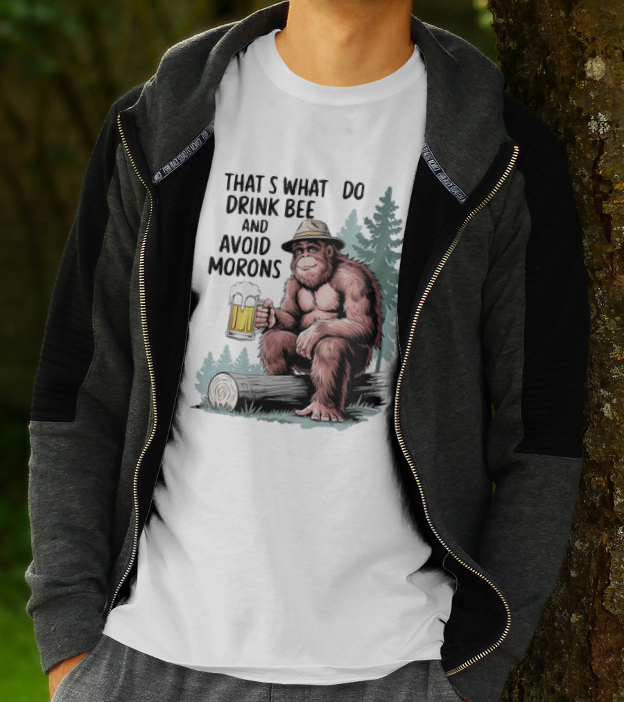 Bigfoot That’s What I Do Drink Beer And Avoid Morons In Forest With Mug T-Shirt