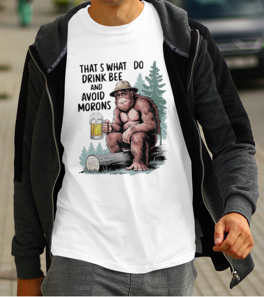 Bigfoot That’s What I Do Drink Beer And Avoid Morons In Forest With Mug T-Shirt