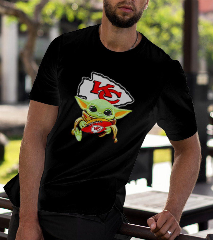 Baby Yoda Star Wars KC Chiefs Hug Football Team T-Shirt