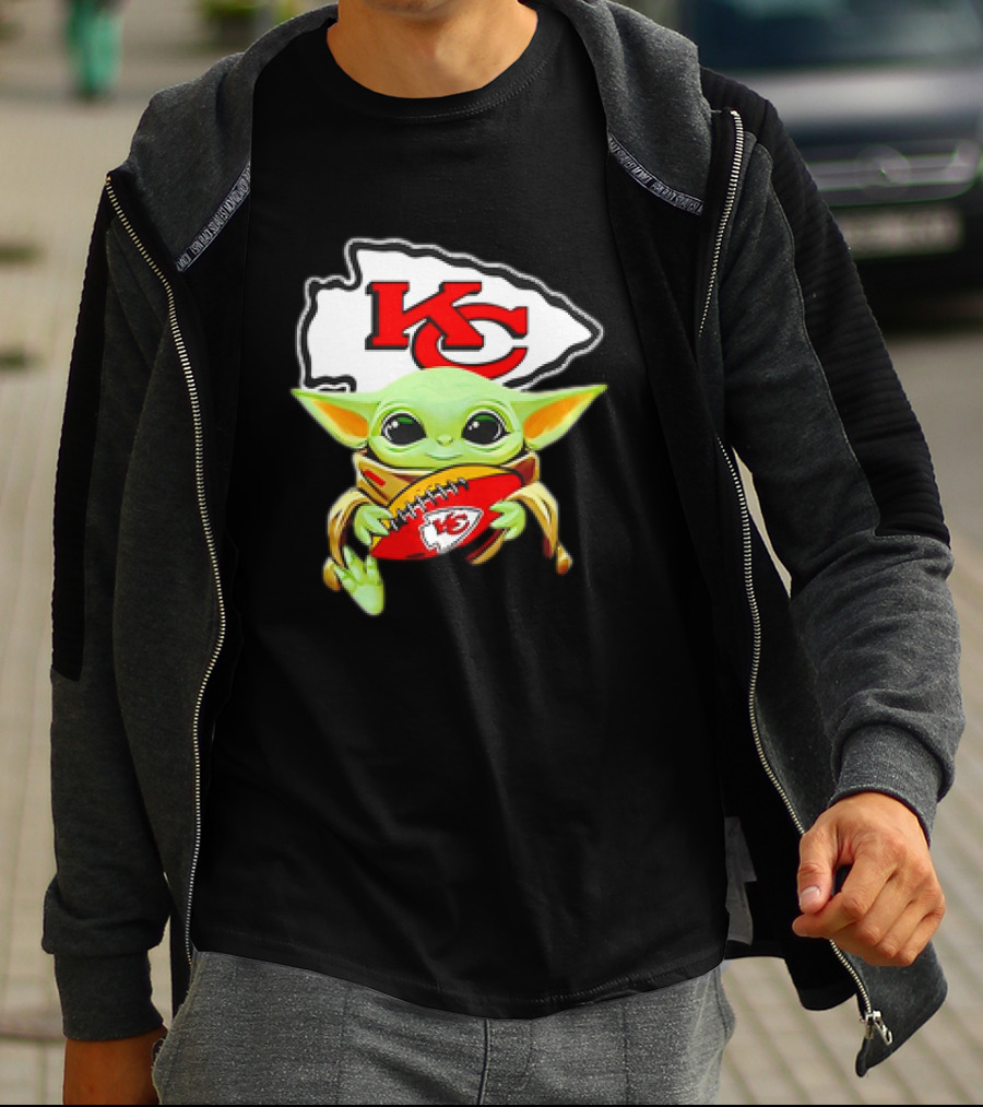 Baby Yoda Star Wars KC Chiefs Hug Football Team T-Shirt