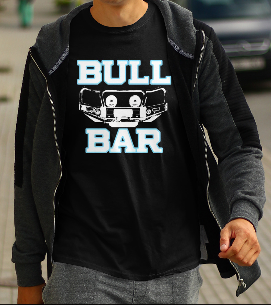 BULL BAR Car Protection Accessory Bold Vintage Style T-Shirt