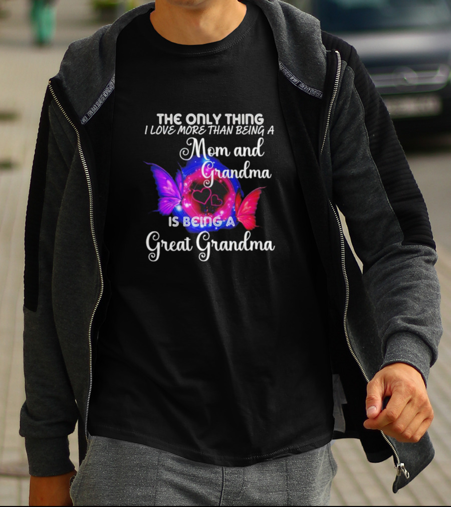 The Only Thing I Love More Than Being A Mom And Grandma Is Being A Great Grandma Butterfly Hearts T-Shirt