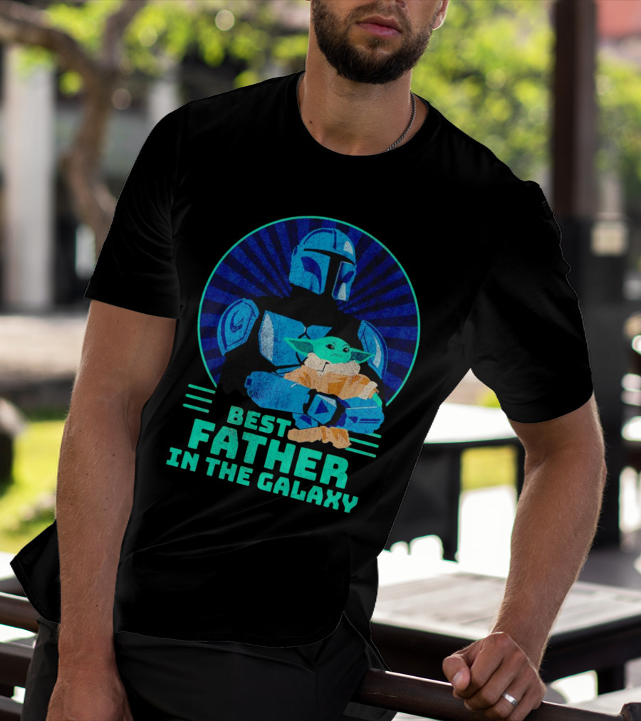 Best Father In The Galaxy Mandalorian Hug Baby Yoda T-Shirt