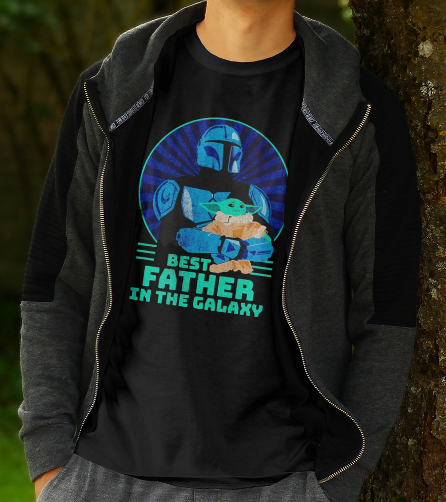 Best Father In The Galaxy Mandalorian Hug Baby Yoda T-Shirt
