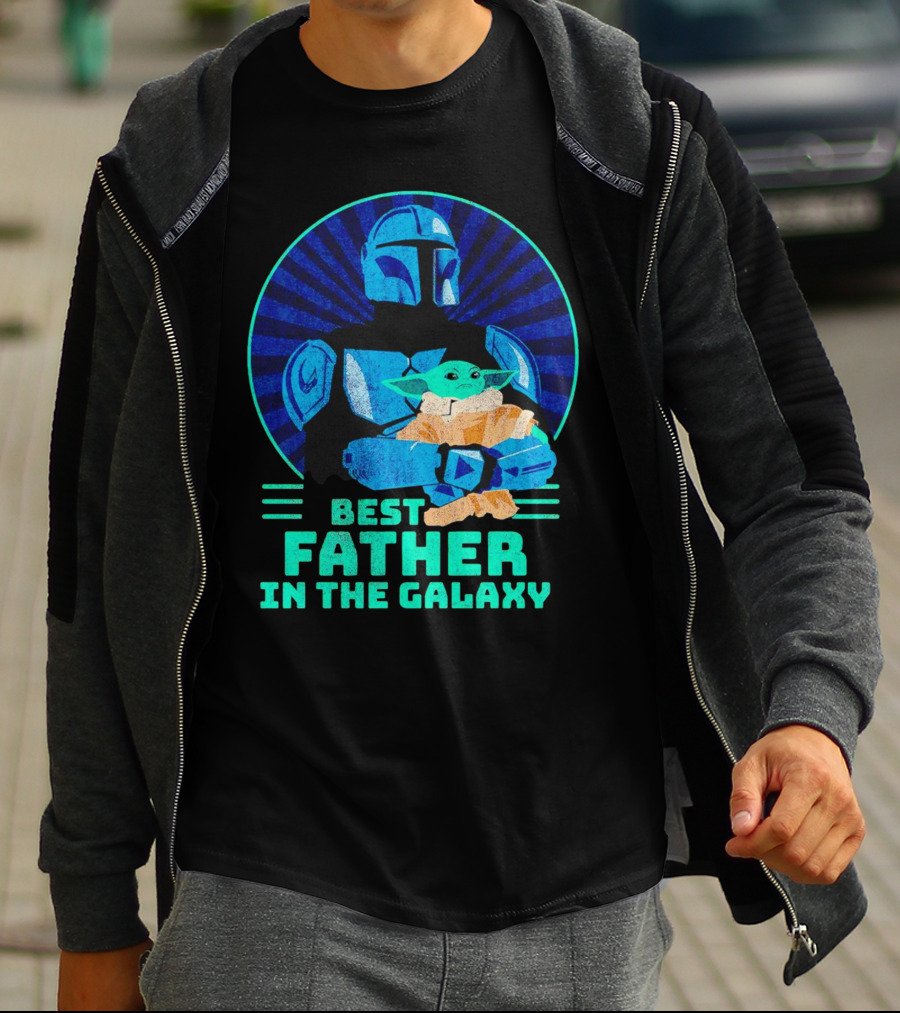 Best Father In The Galaxy Mandalorian Hug Baby Yoda T-Shirt