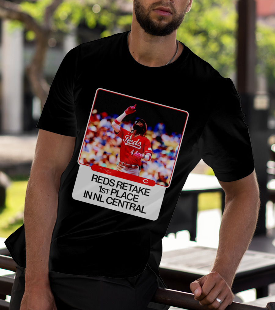 Cincinnati Reds Retake 1st Place In NL Central Elly De La Cruz T-Shirt