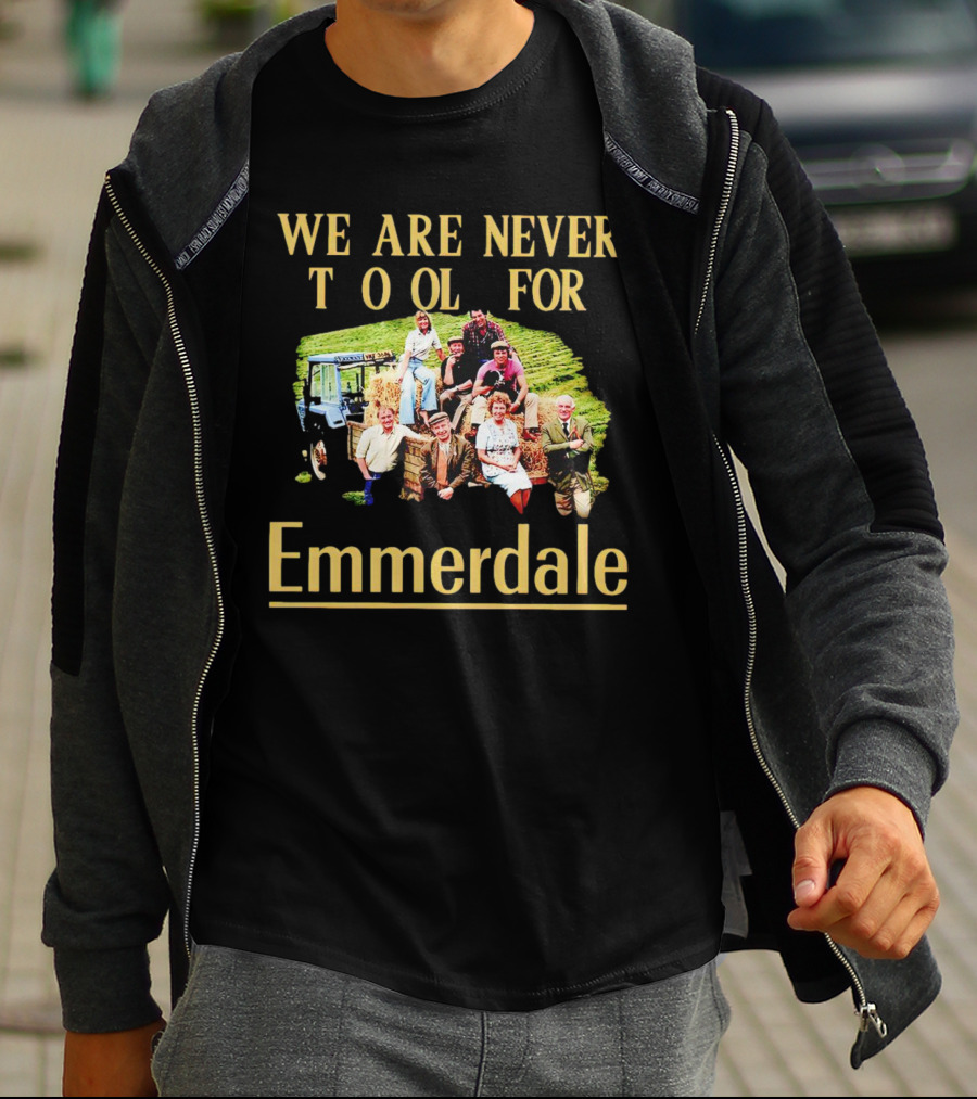 WE ARE NEVER TOO OLD FOR EMMERDALE FARM TRACTOR HAY BALE SCENE T-Shirt