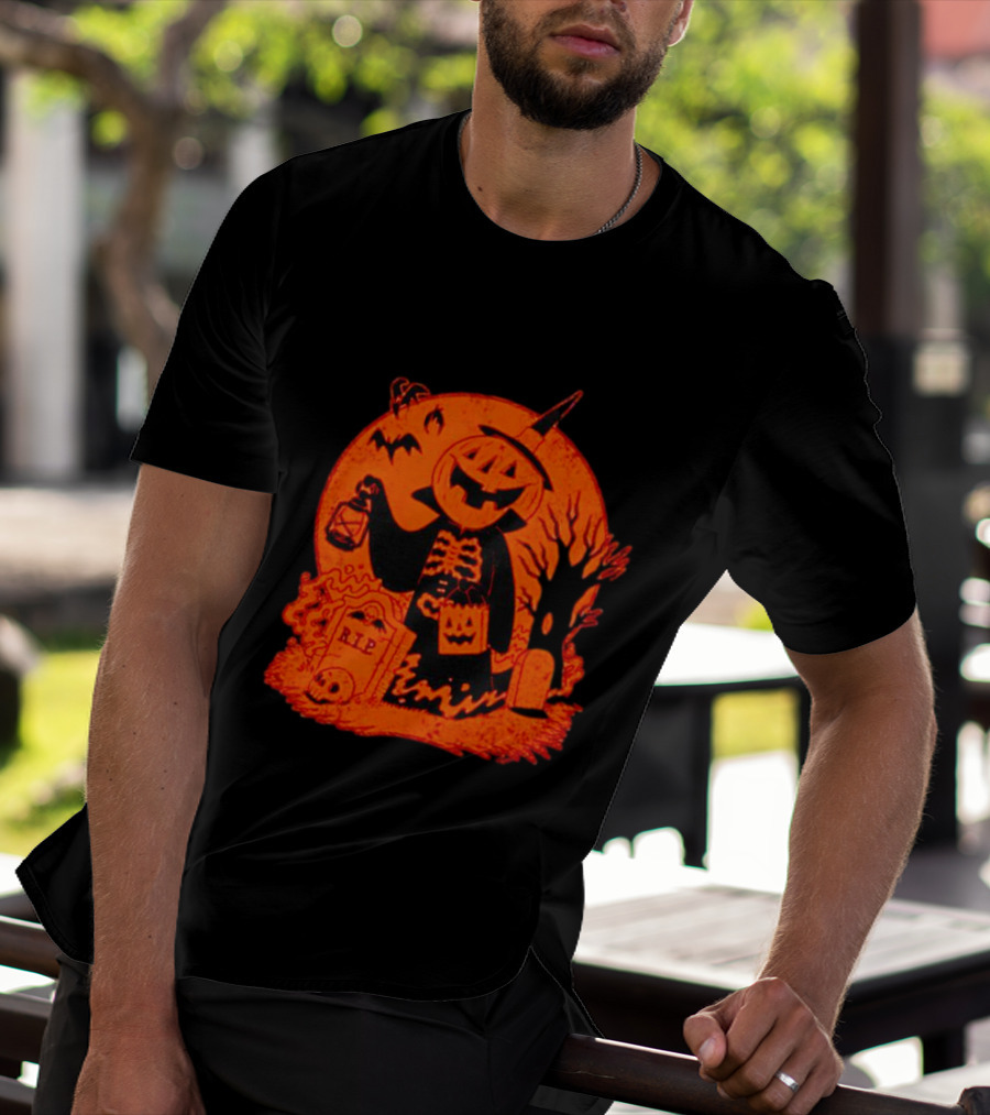 Vintage Spooky Halloween Jack-o'-Lantern Skeleton Moon Graveyard Lantern Bat Scene T-Shirt