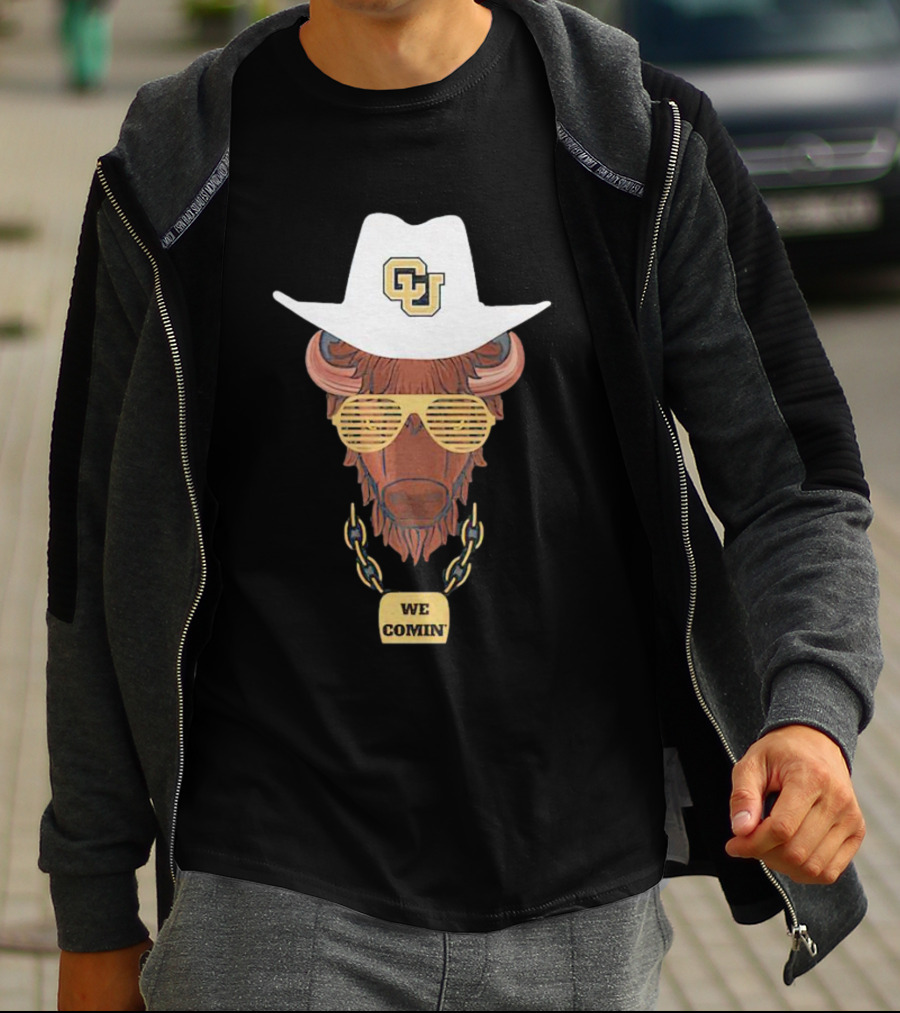 Colorado Buffaloes We Comin' Buffalo With Sunglasses And Cowboy Hat T-Shirt