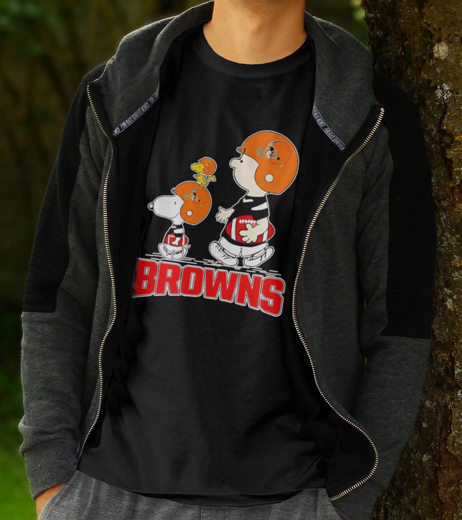 Browns Snoopy Charlie Brown Woodstock Football Helmets T-Shirt