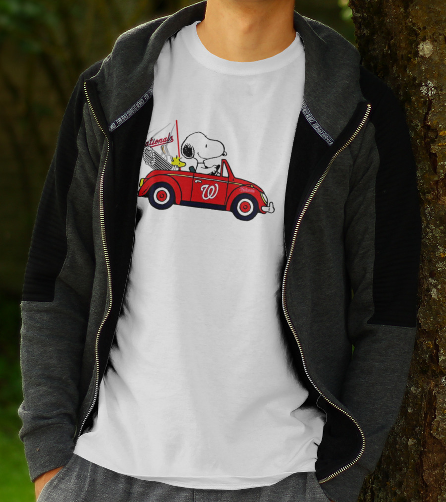 Snoopy And Woodstock In Red Car With Washington Nationals Flag T-Shirt