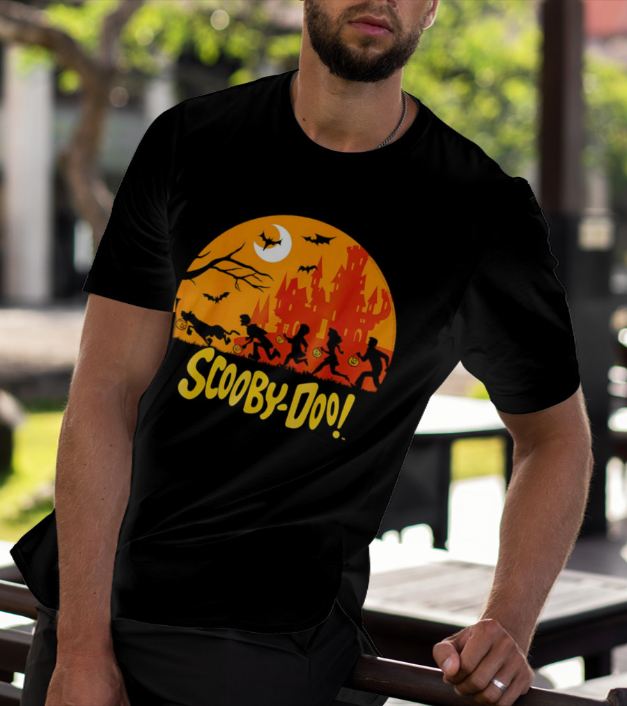 Scooby-Doo Halloween Run With Haunted Castle And Bats T-Shirt