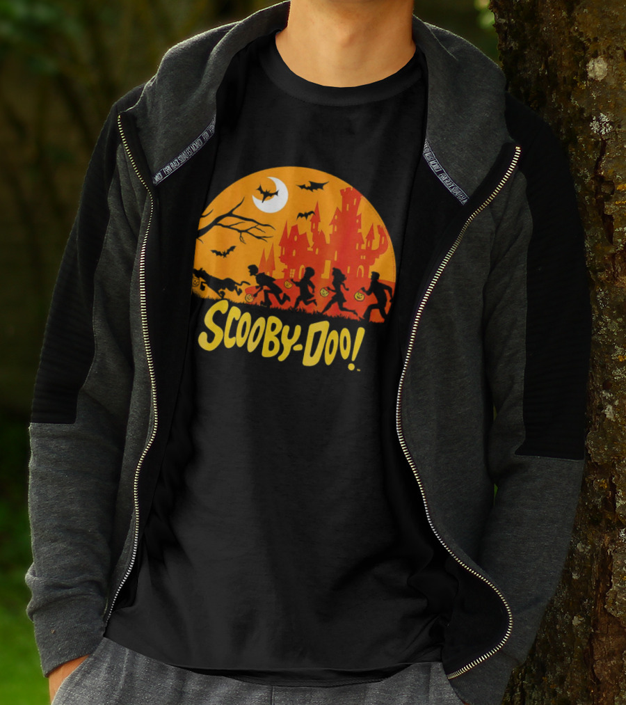 Scooby-Doo Halloween Run With Haunted Castle And Bats T-Shirt