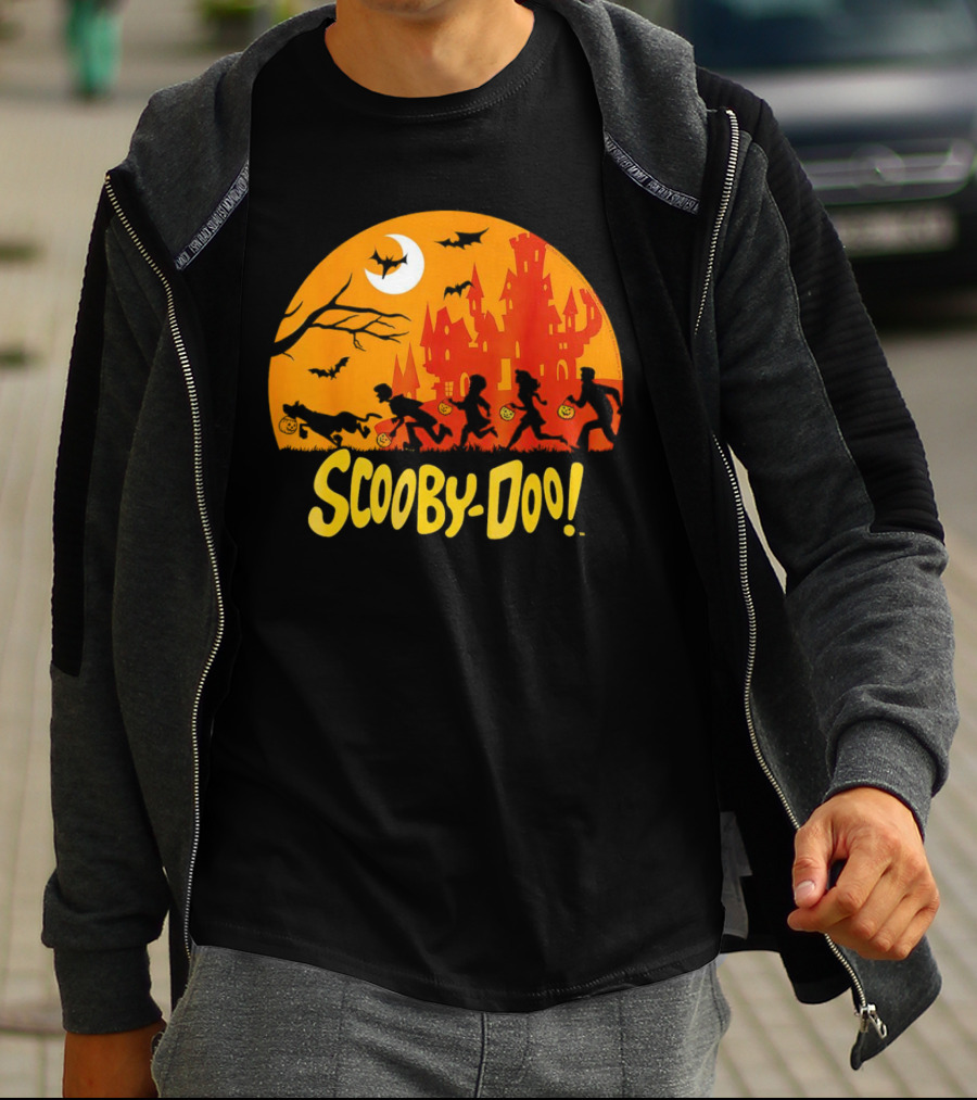 Scooby-Doo Halloween Run With Haunted Castle And Bats T-Shirt
