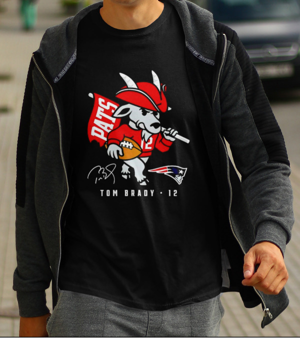 New England Patriots PATS Tom Brady 12 GOAT Logo Illustrative Character T-Shirt