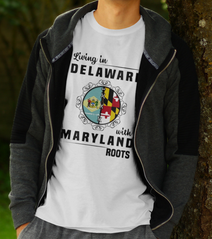 Living In Delaware With Maryland Roots Circle Crest T-Shirt